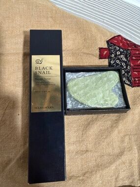 Holika Holika Black Snail Repair Toner with Jade Gua Sha